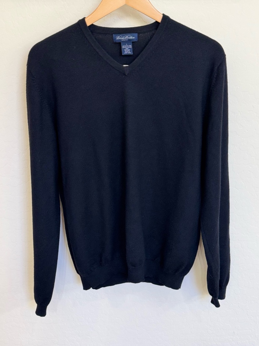 Brooks Brothers Men's Large Black Stretch Extra Fine Italian Merino Wool V-Neck